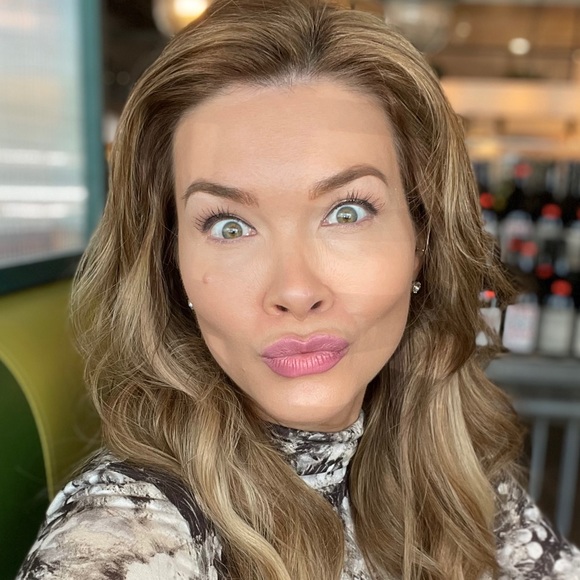 Meet your Posher, Jentry - Picture 1 of 1